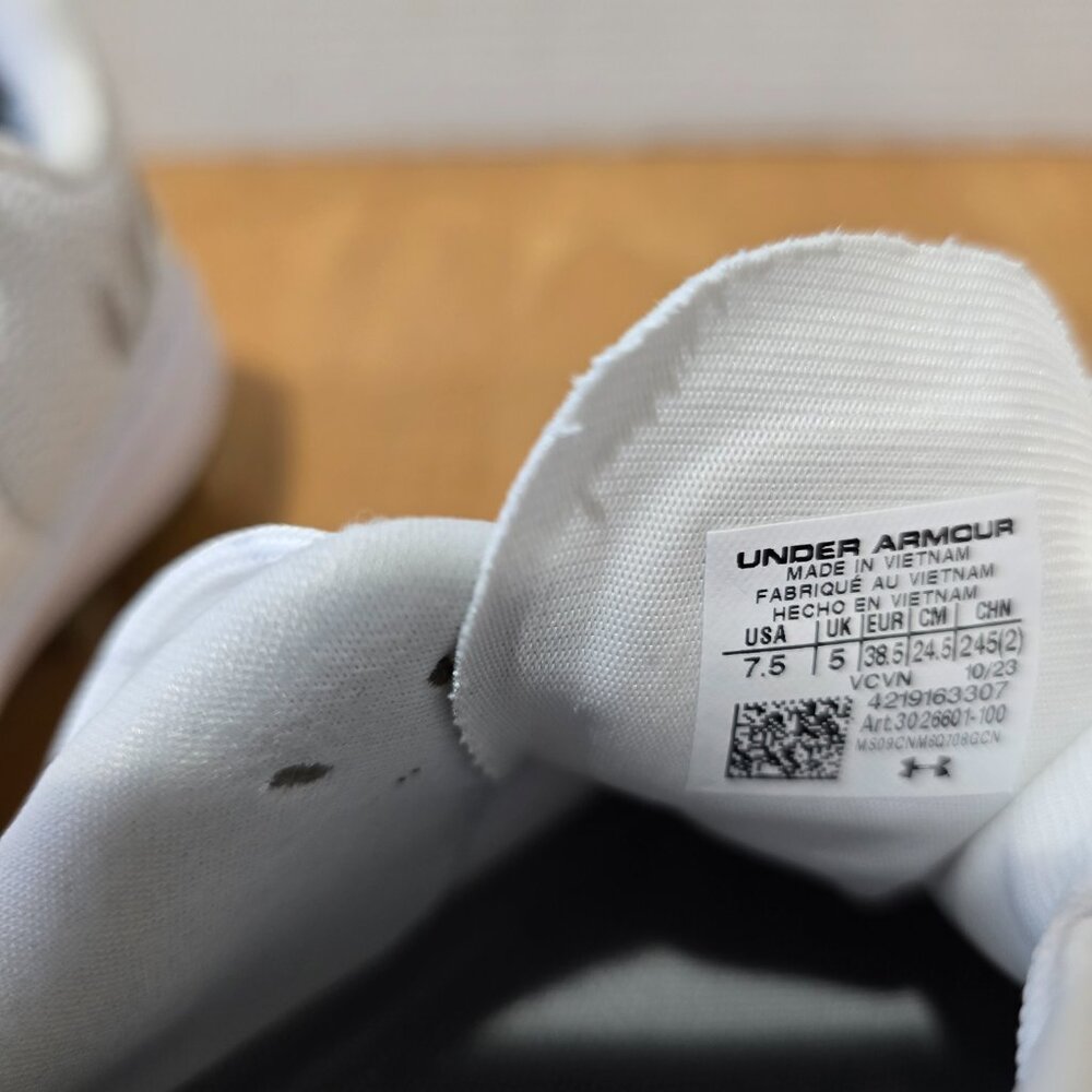 Under Armour Women's Microtips Plush Pocket Metal Cleats‎ White Sz 7.5 NWOT - Picture 7 of 7